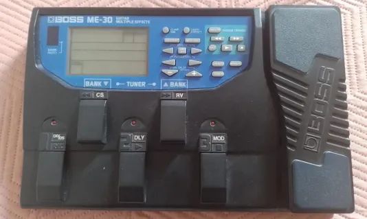 Pedaleira para Guitarra BOSS ME -30