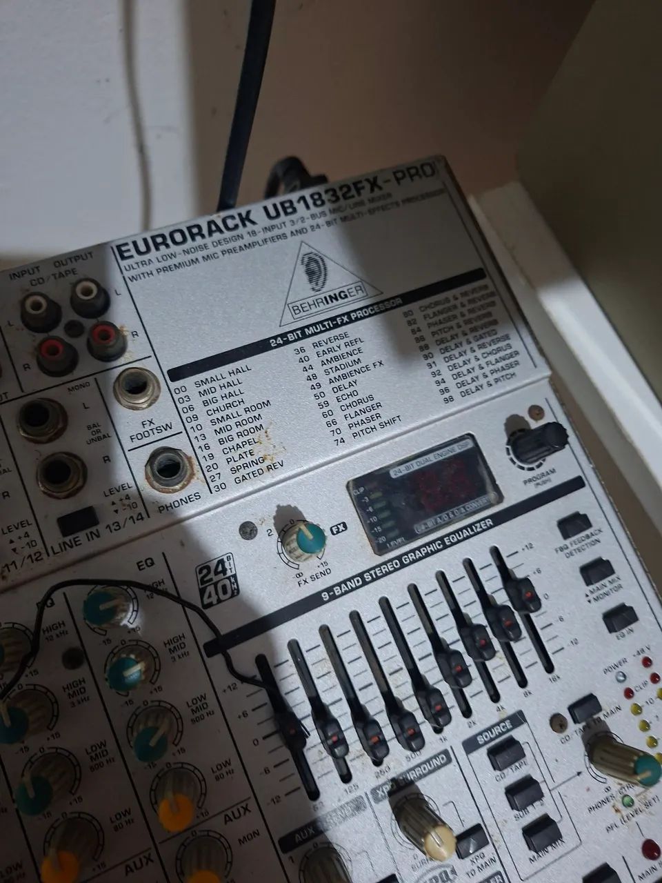 Mesa de som Behringer usada. - Foto 4