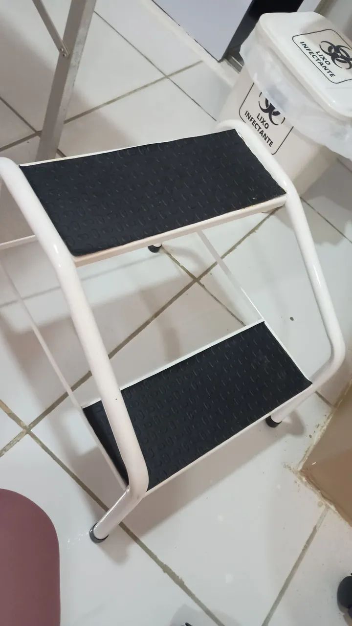 Cadeira de consultório e escada  - Foto 4