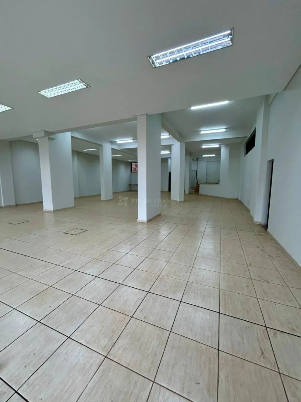 Excelente sala comercial para locação na Avenida Bento Munhoz da Rocha - Foto 4