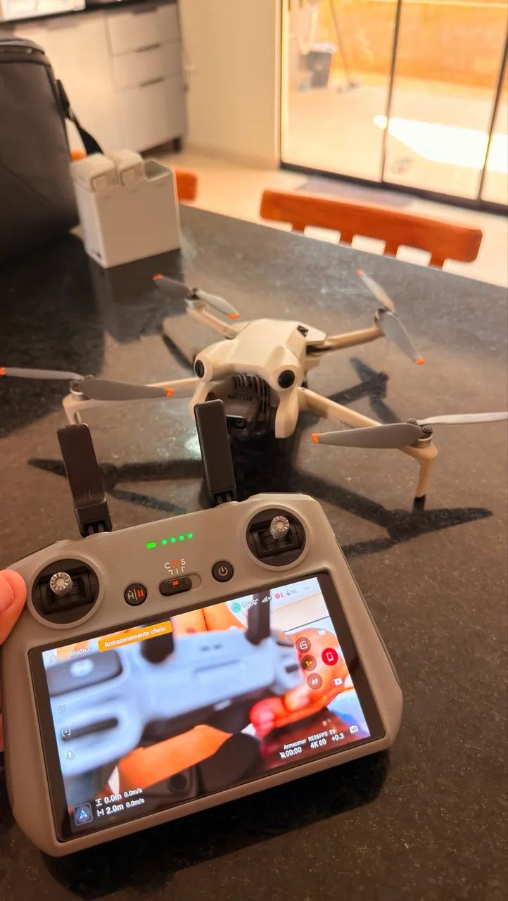 DJI Mini 4 Pro Fly More Combo com DJI RC 2