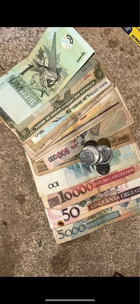 Cédulas e moedas antigas 