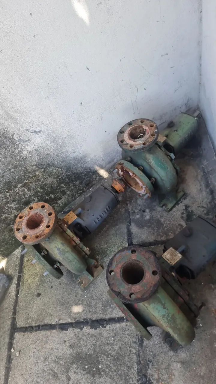 bomba centrífuga industrial da marca Imbil, modelo INI 30 315. 