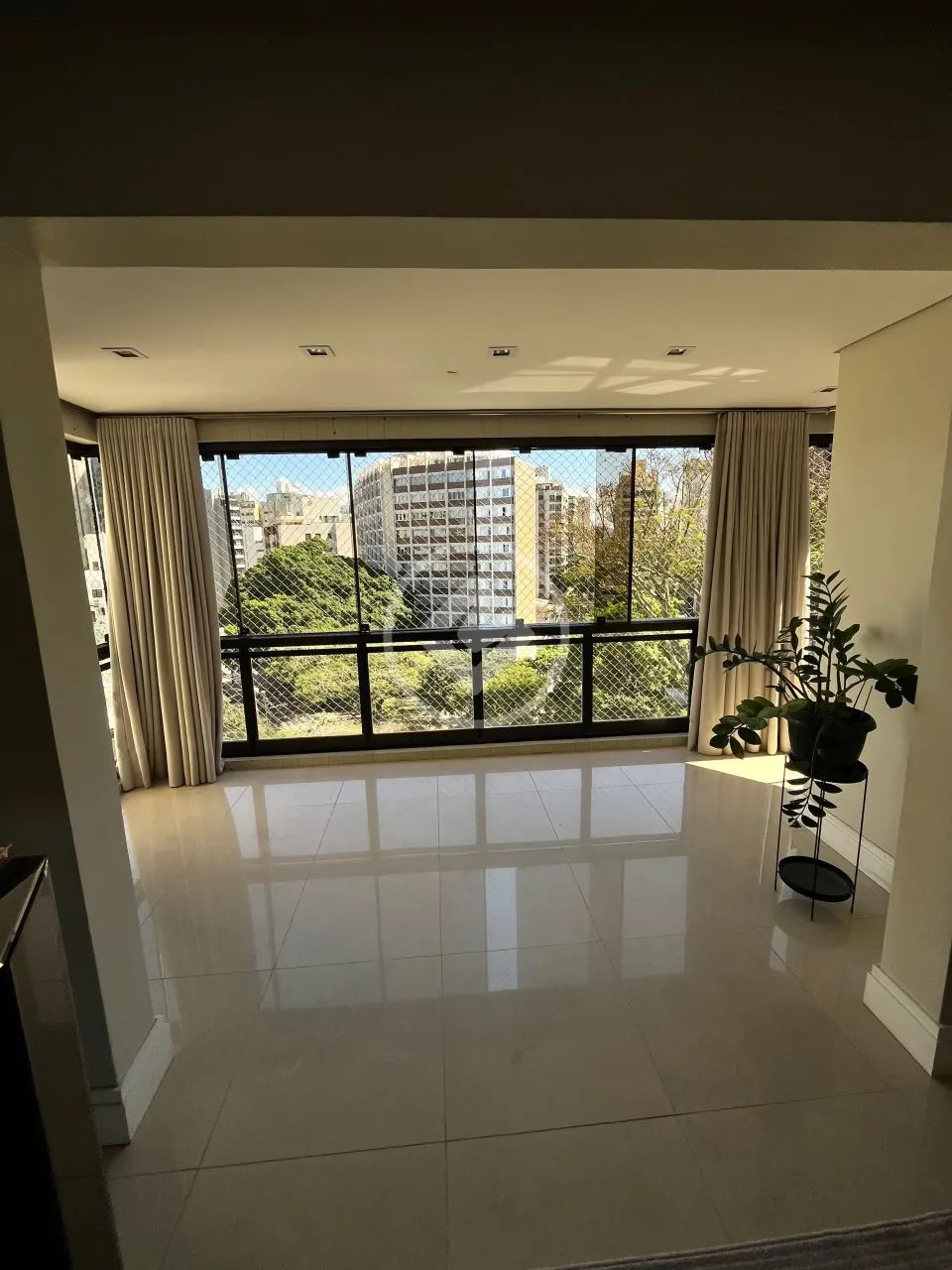 GHO-373147 - APARTAMENTO 4 DORMITÓRIOSE 2 SUÍTES - Centro