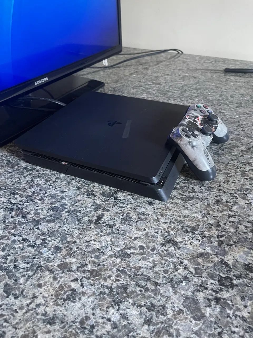 PS4 SLIM 1T COM CONTROLE - Foto 4