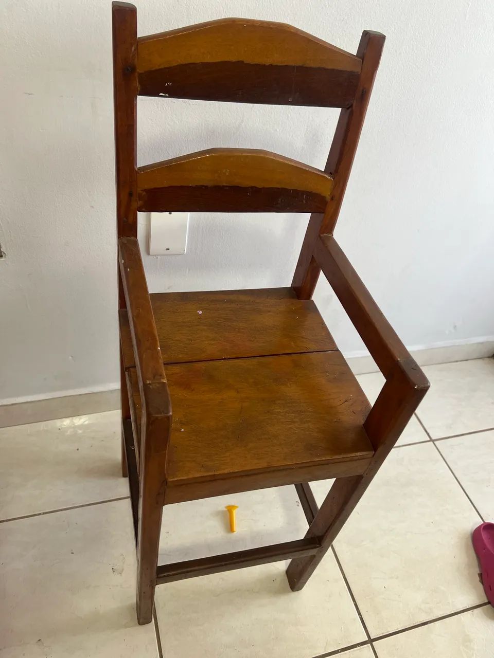 Cadeira de alimentação de madeira  - Foto 2