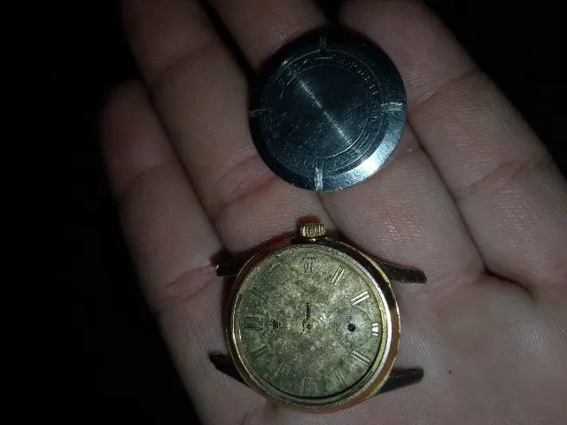 Sucata de relógio suíço com Corda manual e tom dourado. - Foto 5