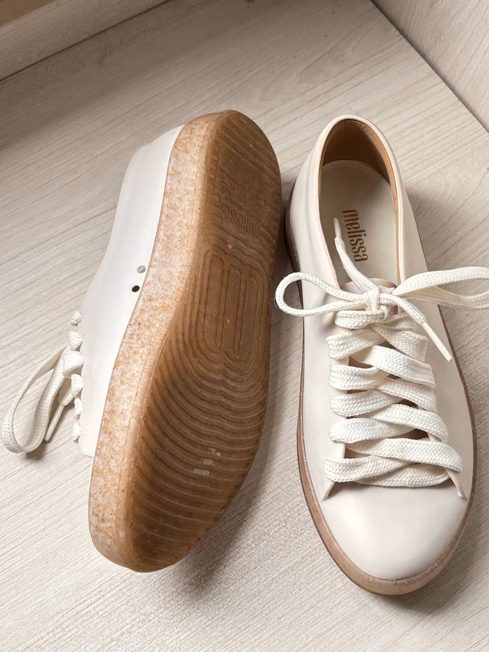 Tênis Melissa branco/off-white - básico e versátil - Foto 4
