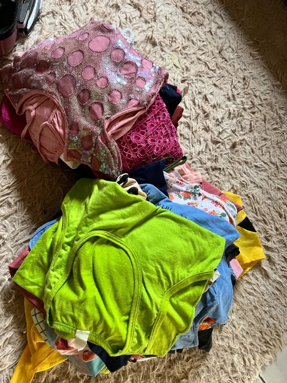 Roupas para Bazar variadas (lote com 35 peças)