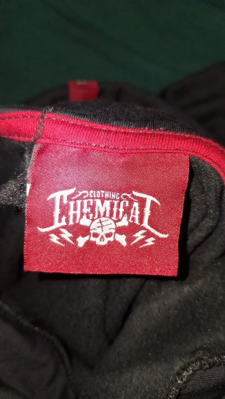 Vendo Moletom e camiseta da chemical original de fábrica. - Foto 3