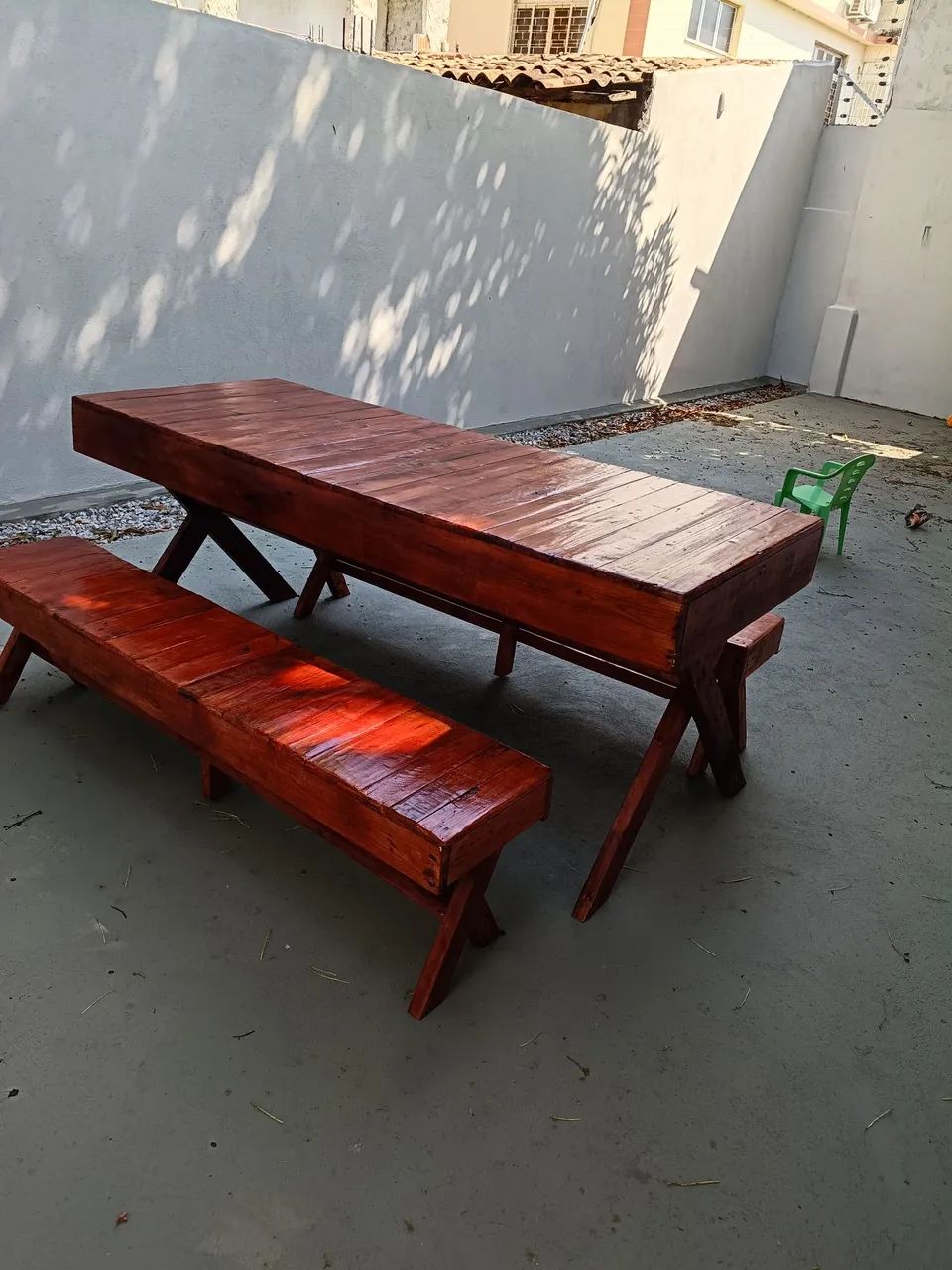 Mesa com 2 banco 