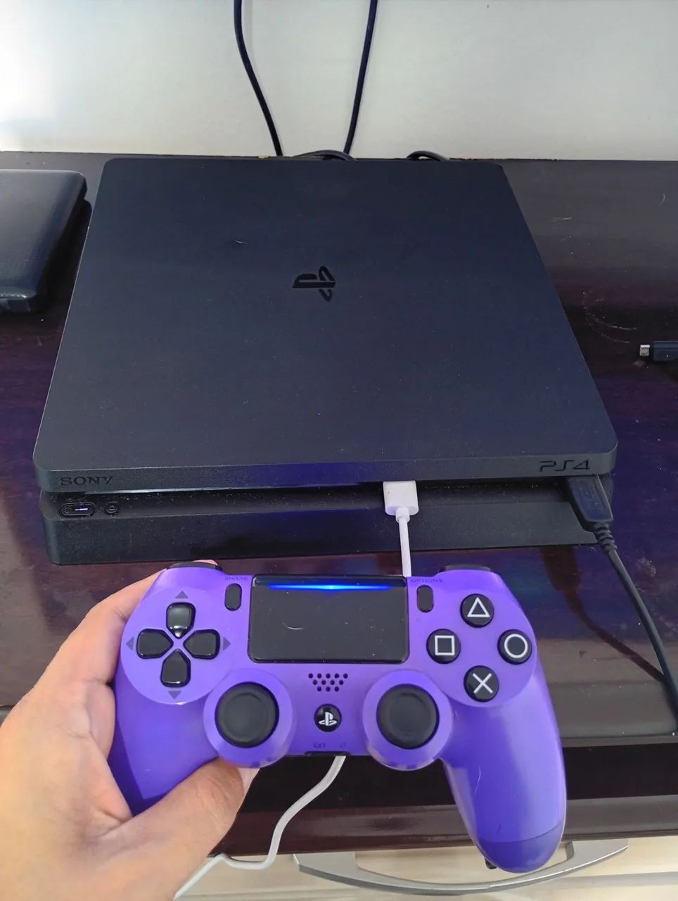 Ps4 slim 1 terá 
