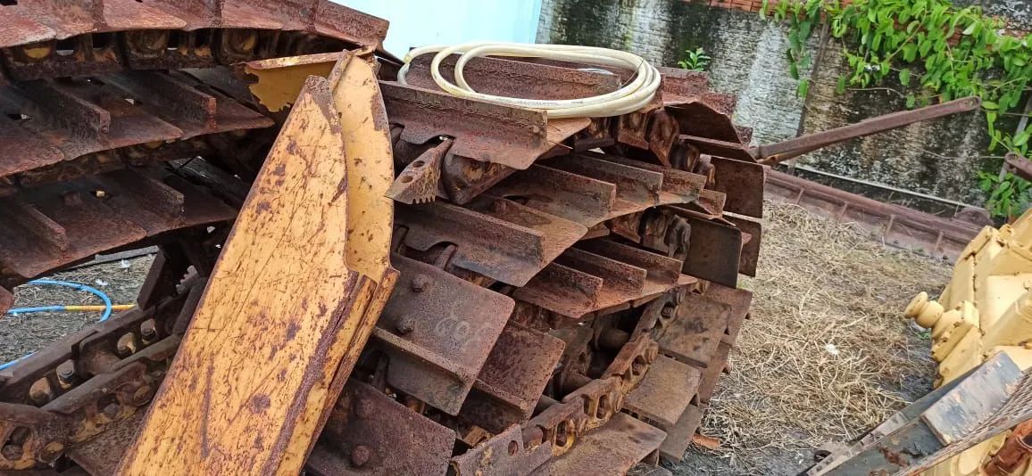 Trator de esteira D6D Caterpillar Rodante Feito, com riper, sem transmissão  - Foto 4