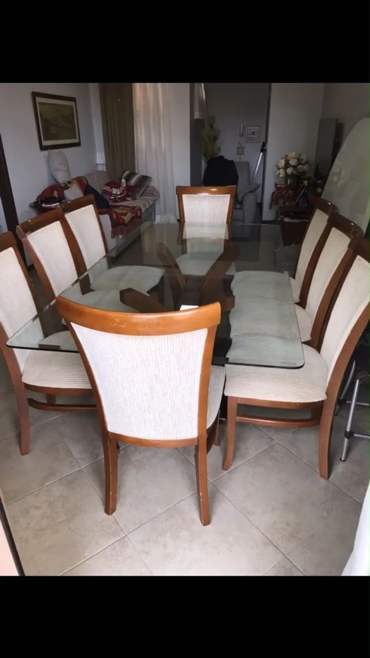 Mesa de jantar com tampo de vidro e 8 cadeiras estofadas - Foto 3