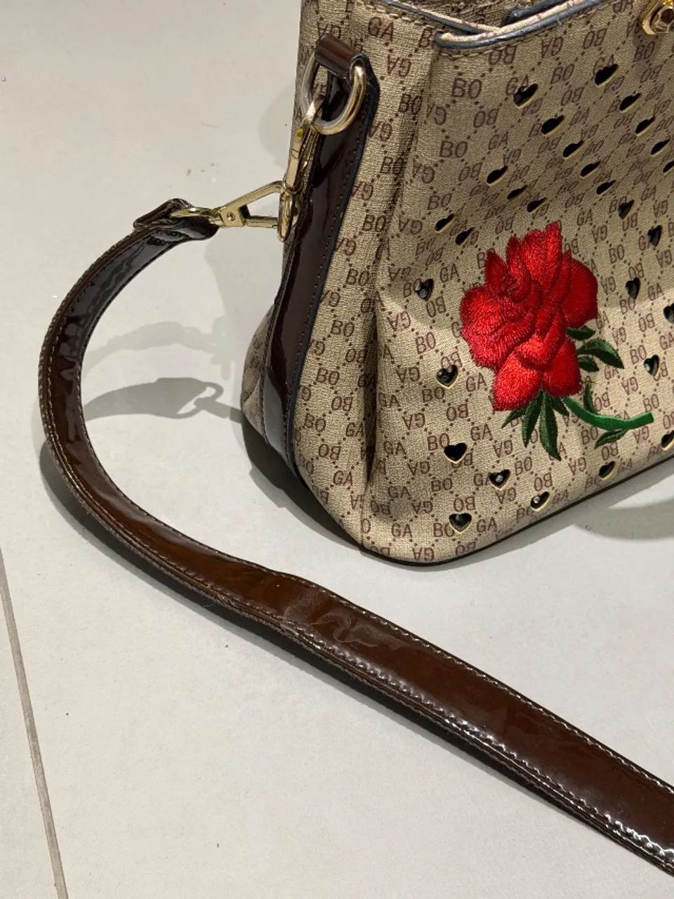 Bolsa feminina com bordado e pedraria - Foto 3