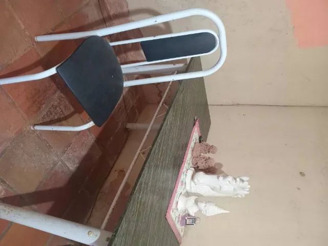 Mesa de jantar com 04 cadeiras em ferro  - Foto 3