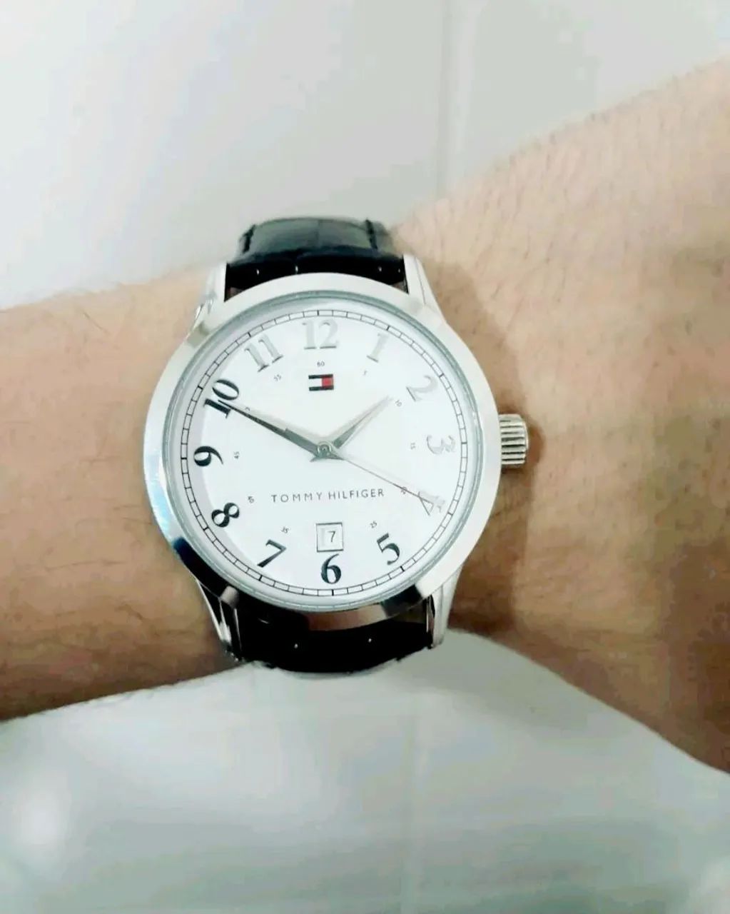 Relógio Tommy Hilfiger - couro preto