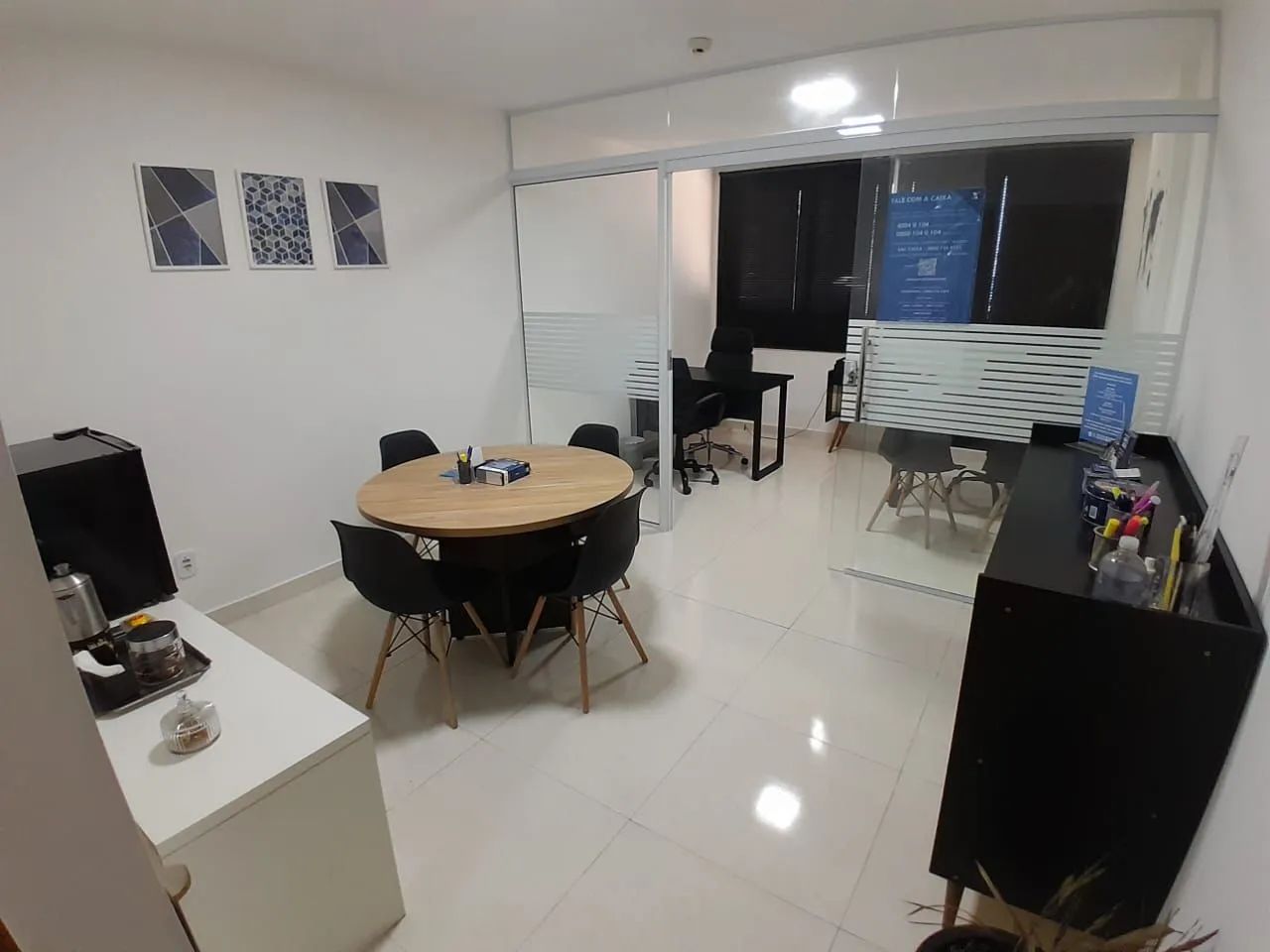 Mesa com 4 cadeiras aemes