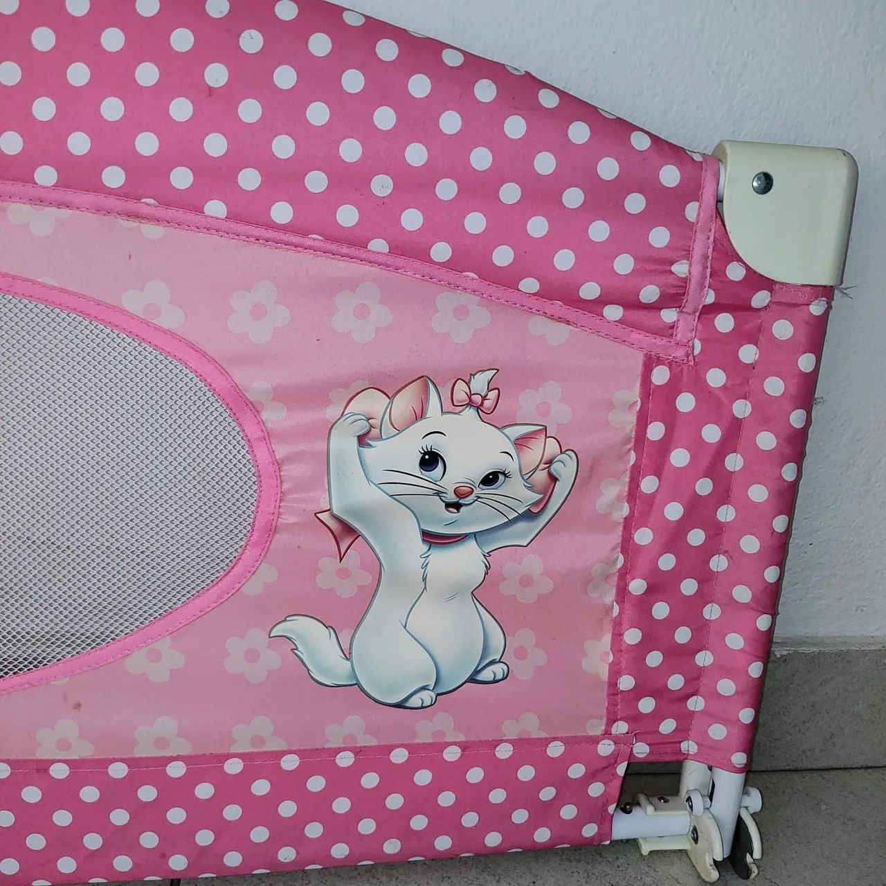 Grade de proteção para cama infantil - Rosa com bolinhas  - Foto 3