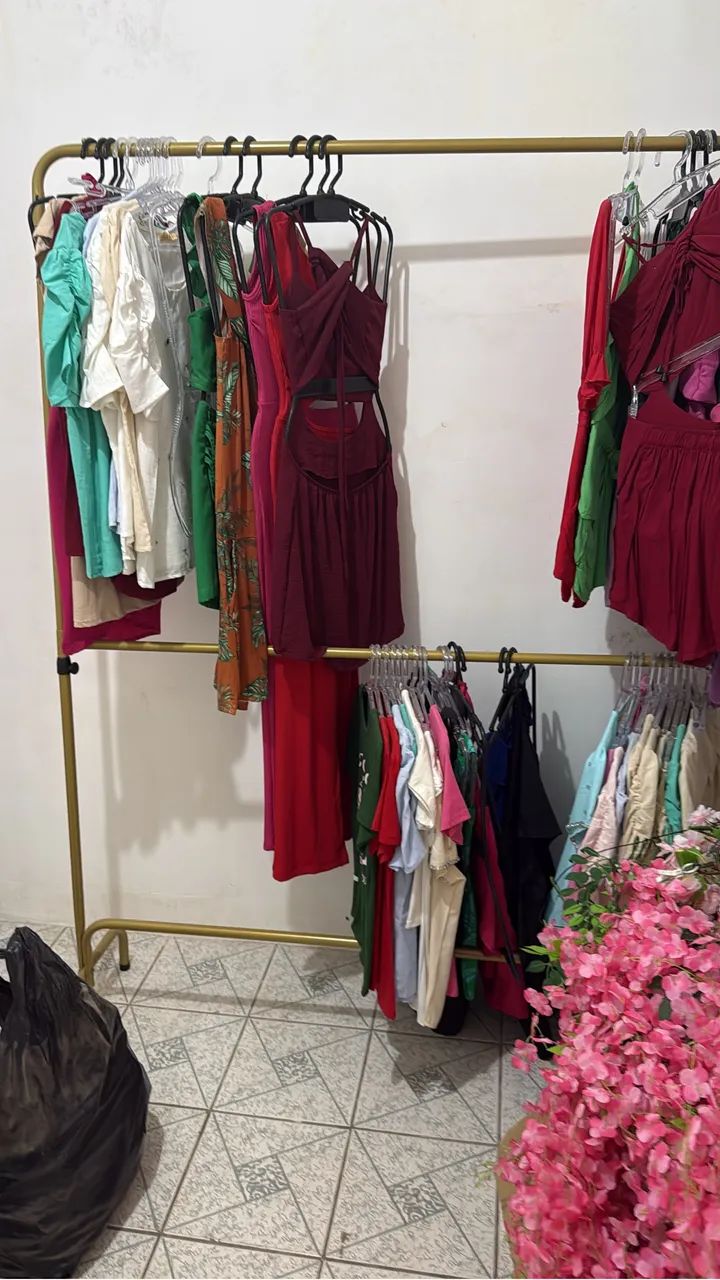 Arara para Roupas em ferro a partir de 80,00 temos várias peças  - Foto 2