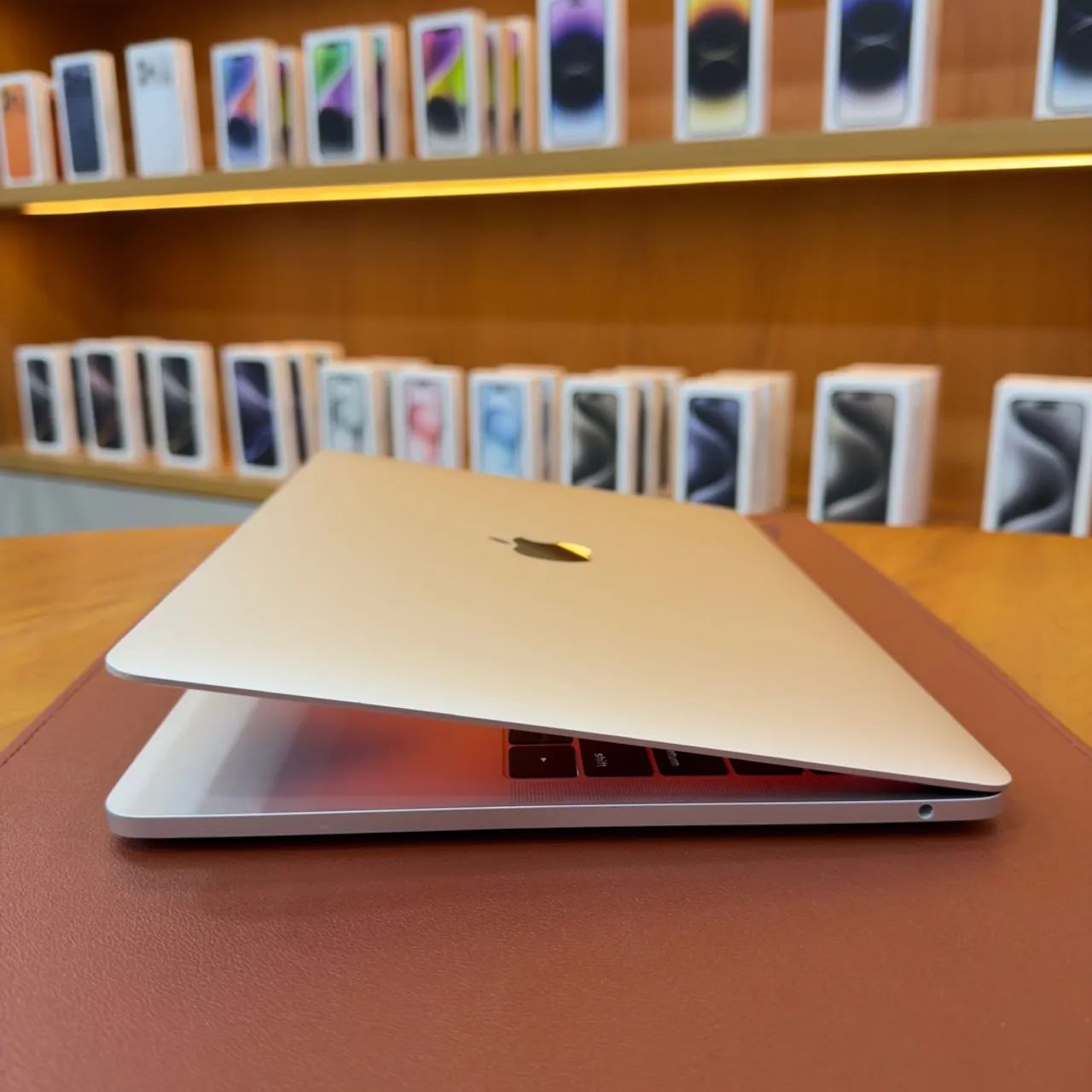 MACBOOK PRO i5 PRATEADO 13 POL. 8GB | 256GB - Foto 3