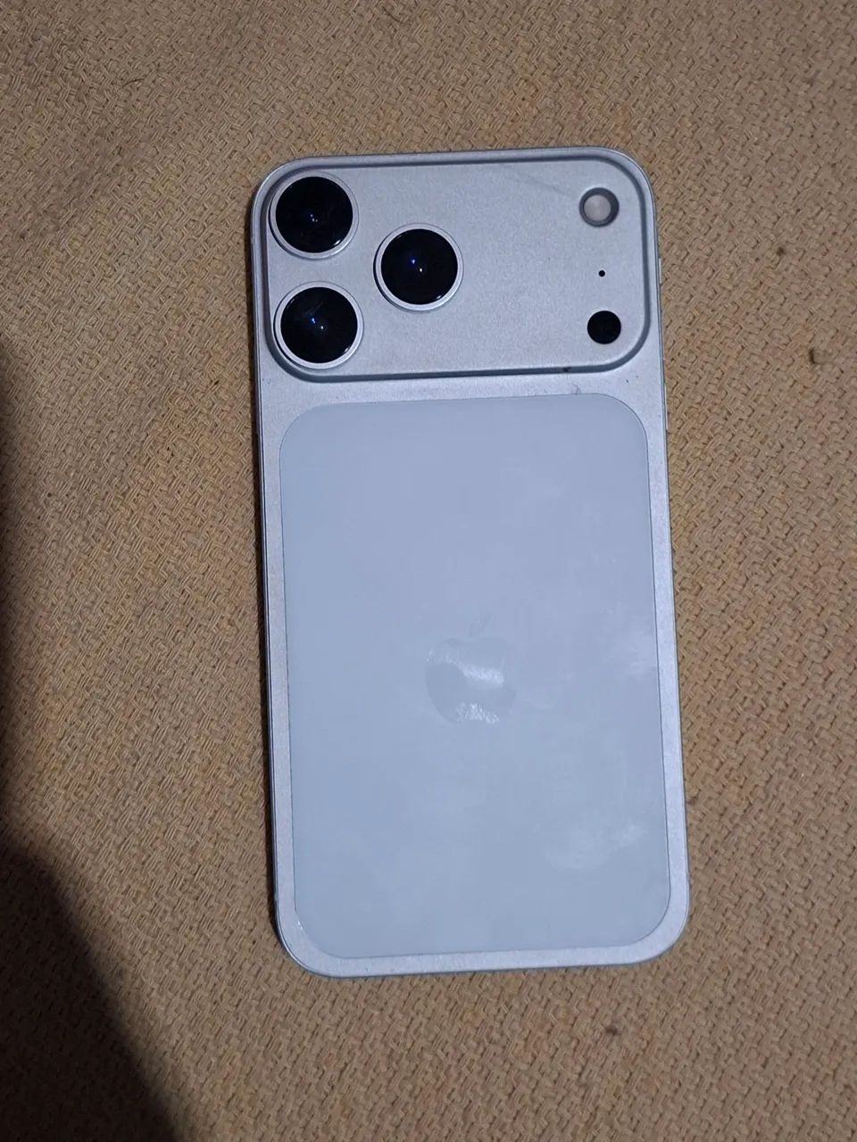iPhone XR com carcaça do 17 - Foto 2