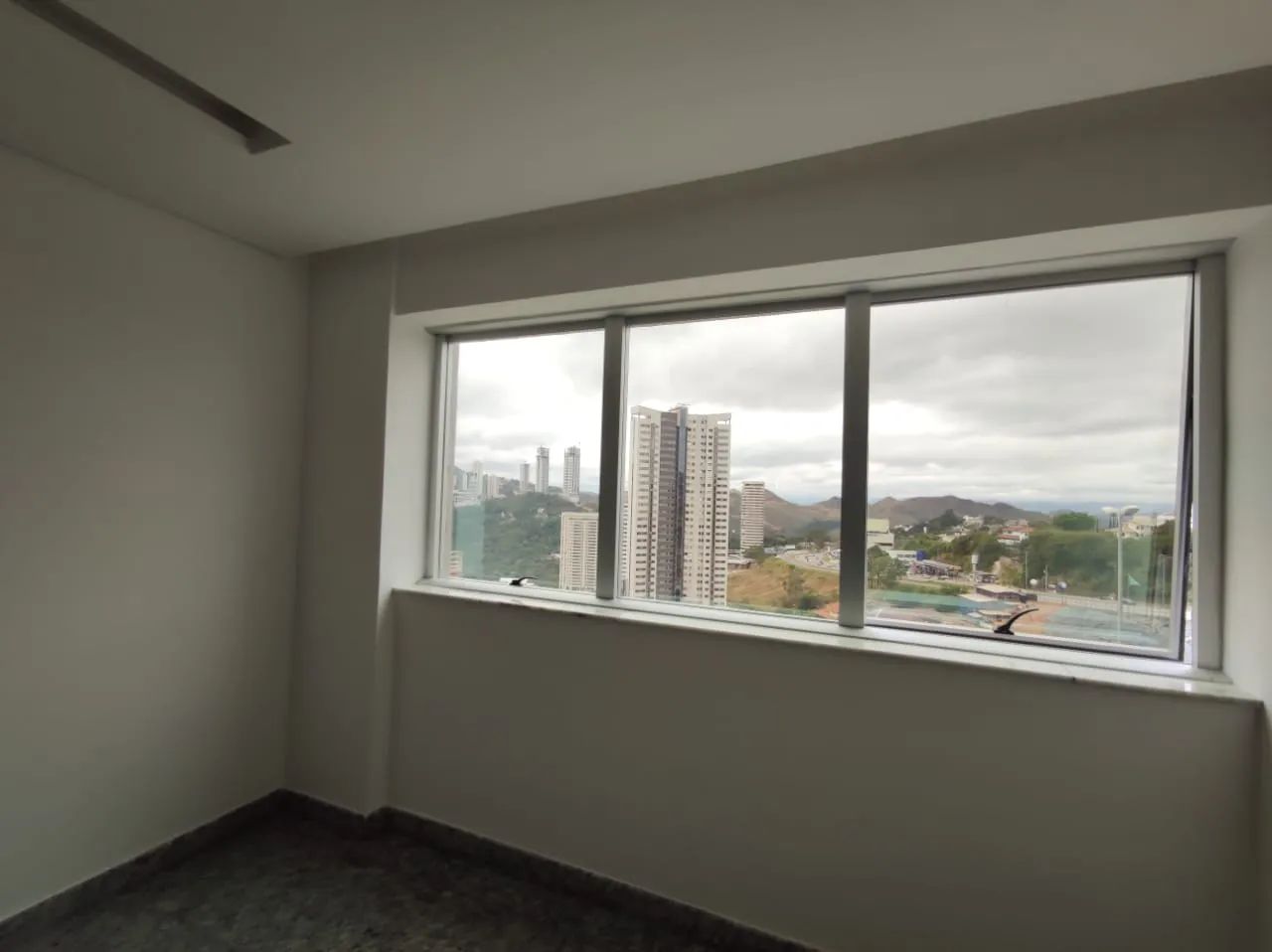 Sala è venda no bairro Vila da Serra - Foto 4