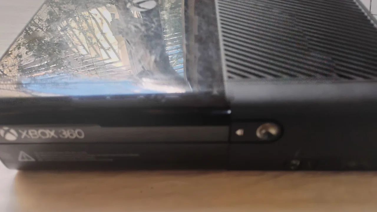 Xbox 360 - Super slim, Com caixa controle e jogo - Foto 2