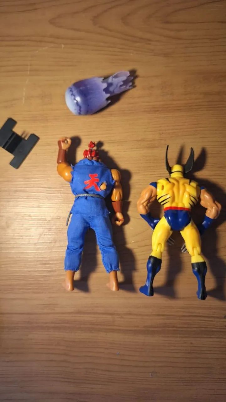 Lote Toy biz Marvel VS cacpom akuma e wolverine importado RARO! - Foto 2