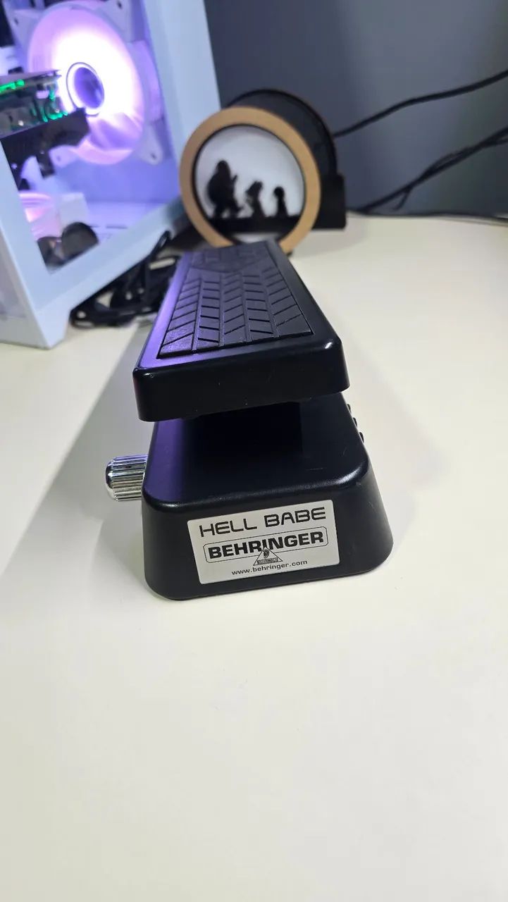 Pedal Wah Wah Behringer Hellbabe 
