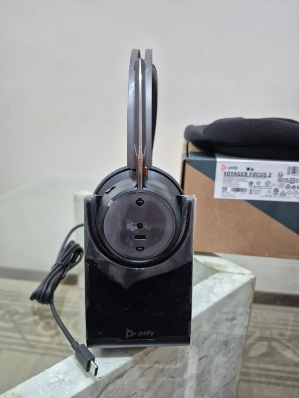 Headset Poly Voyager Focus 2 + Base (Novo) - Foto 4