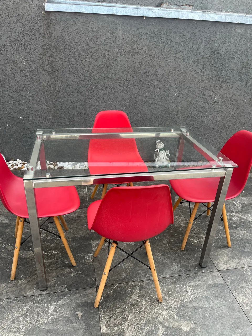 Mesa de aço inox de tampo de vidro com 4 cadeiras  - Foto 3