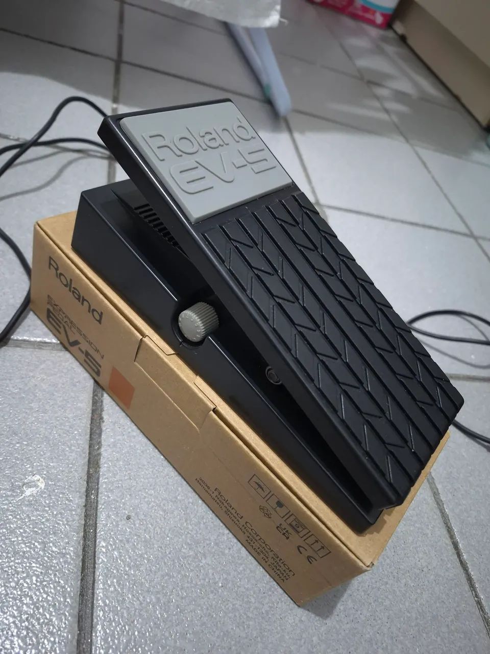 Pedal de Expressão Roland EV-5 - Foto 5