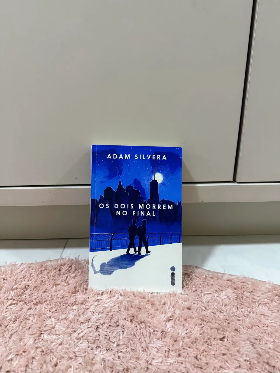 Livro: os dois morrem no final