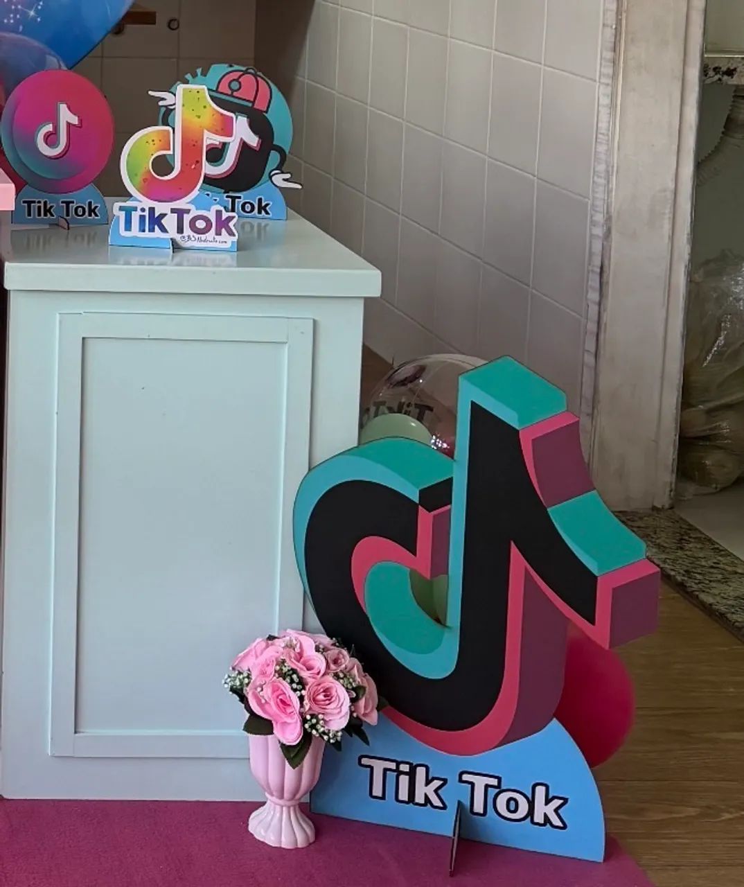 Decoração aniversário tema Tik Tok  - Foto 3