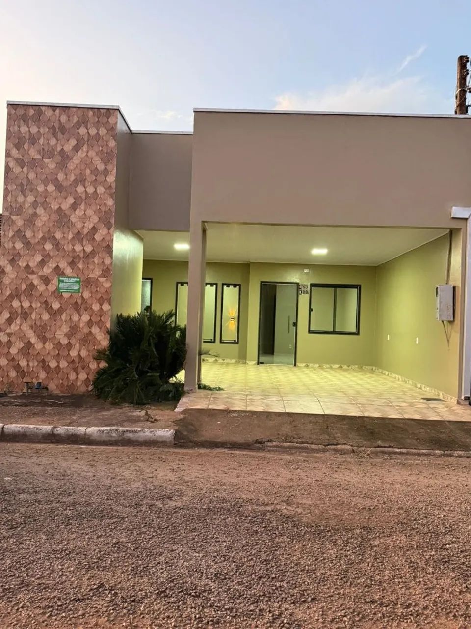Alugo uma casa em condomínio fechado 