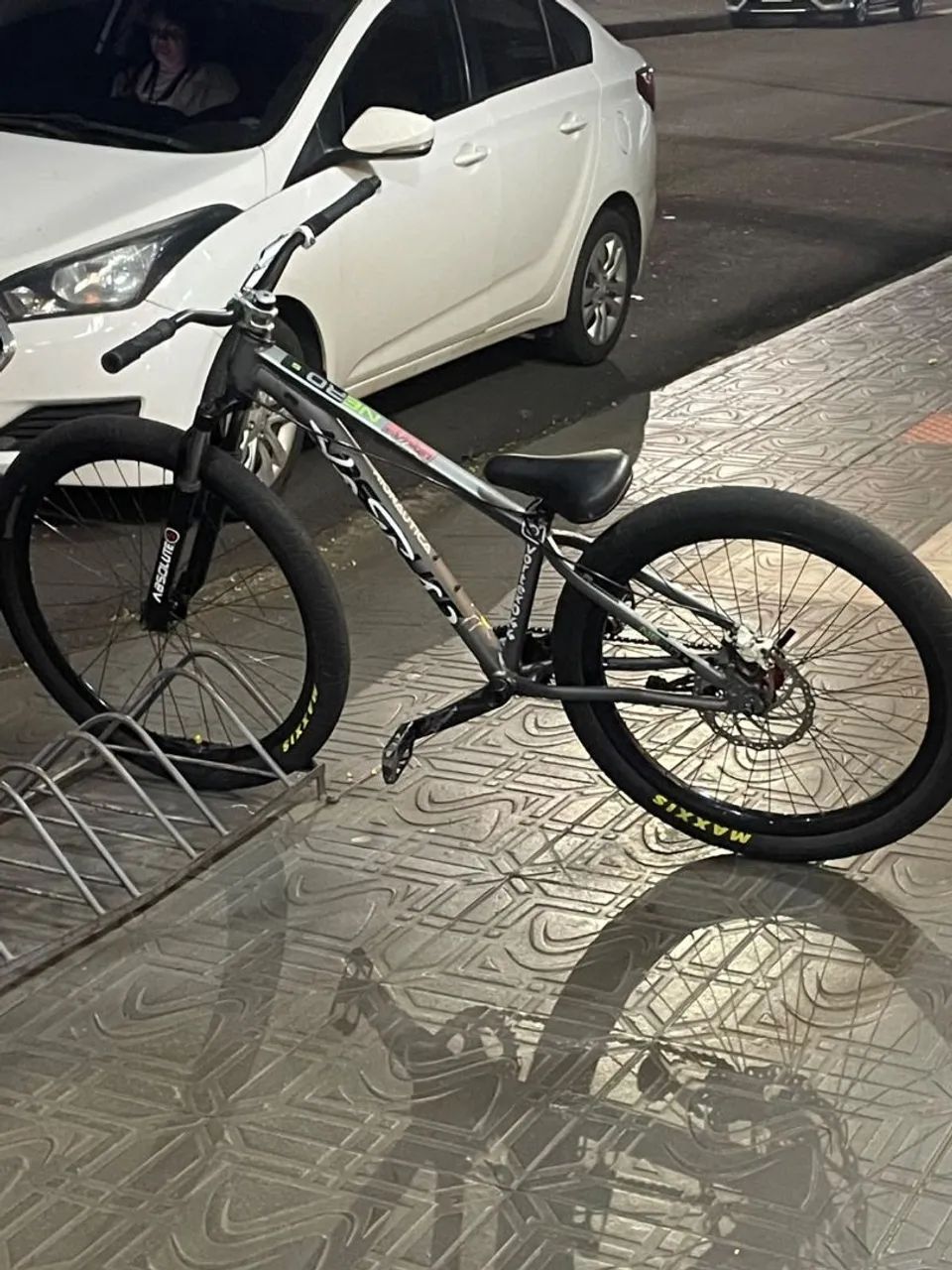 Bicicleta de grau nero5 troco por iPhone 14 ou15 - Foto 2