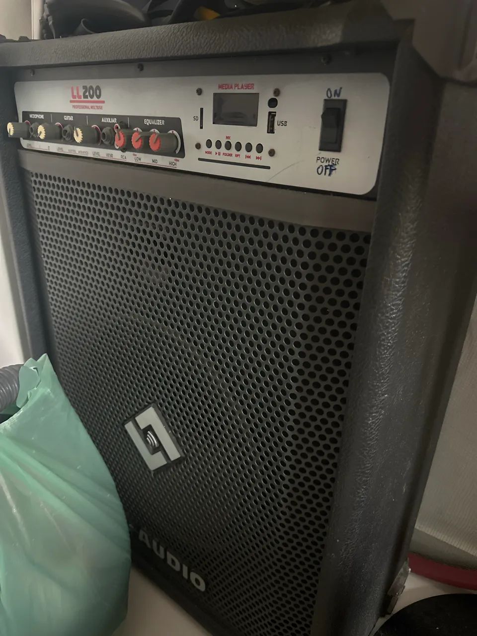 Vendo caixa de som amplificada 
