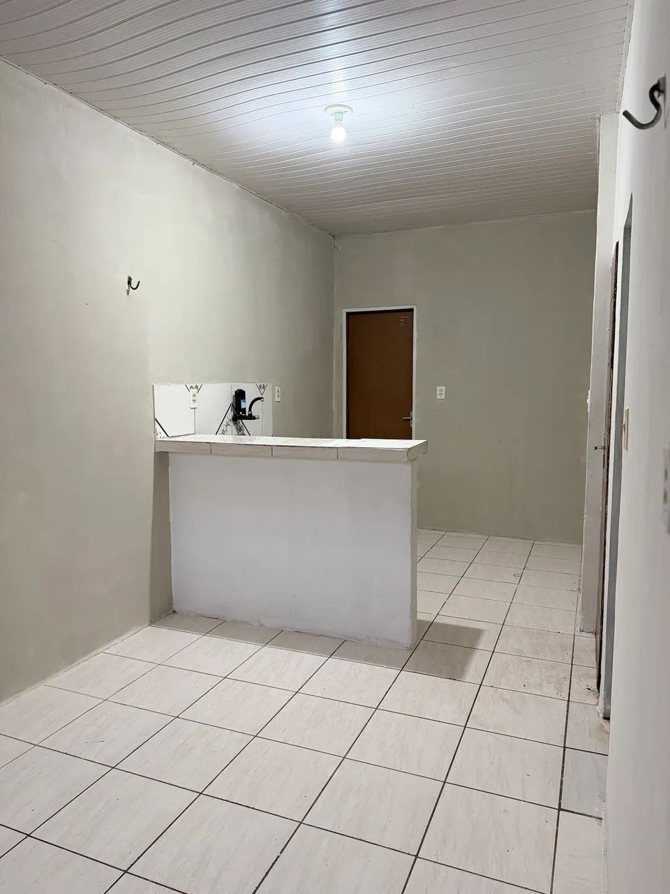 ALUGA-SE APARTAMENTO - CONJUNTO CEARÁ