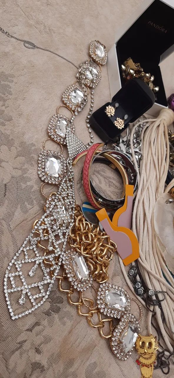 Lote de Bijus e semi joias vintages LEIA O ANUNCIO!