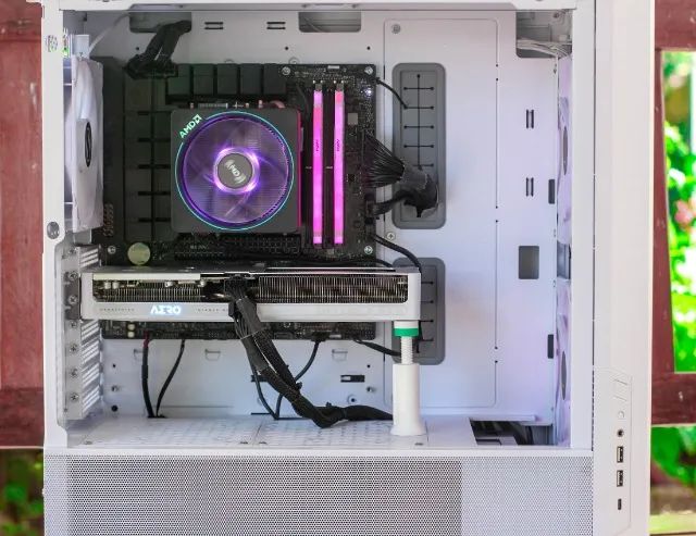 7800X3D - 32GB - RTX 5060Ti - Foto 3