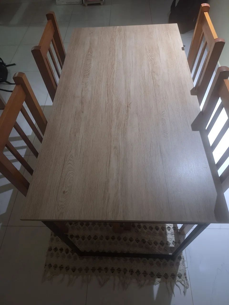 Vendo conjunto composto por uma mesa e quatro cadeiras - Foto 2