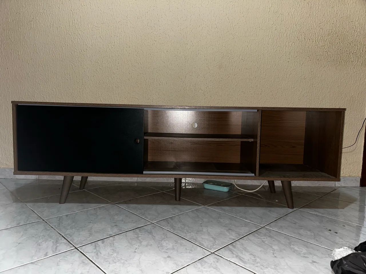 Rack Madesa Dubai para TV até 65 Polegadas com Pés 445639610797936643