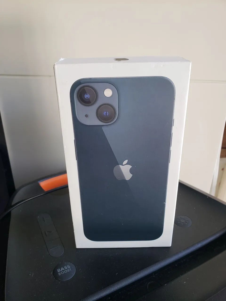 VENDO CAIXA DE IPHONE 13 BEM NOVA