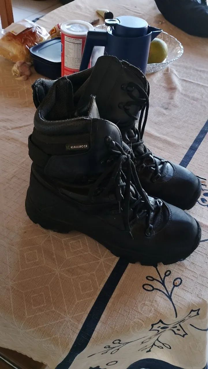 Botas Militares usado em bom estado 