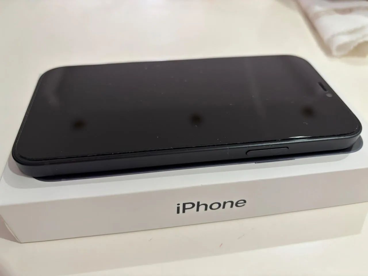 Iphone 12 em estado de novo, caixa e nota - Foto 4