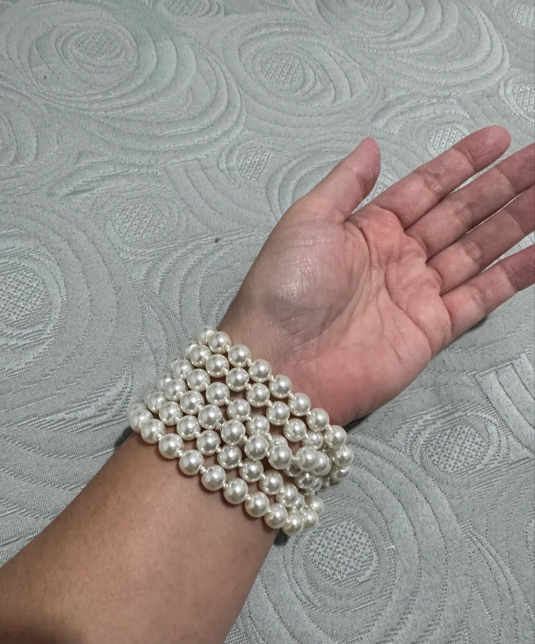 colar de esferas pérolas longo com 120 cm de circunferência