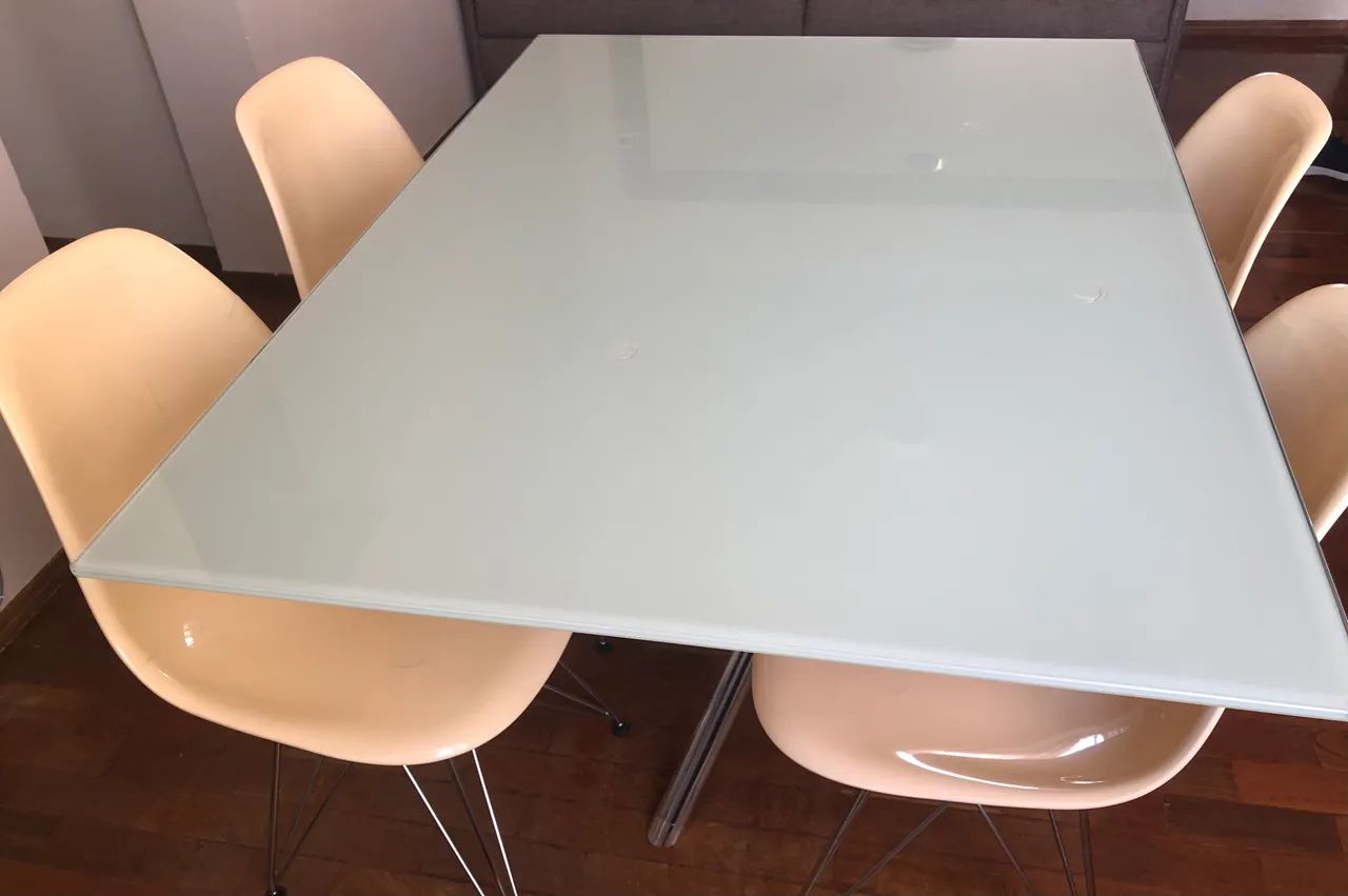Mesa com quatro cadeiras - Foto 2