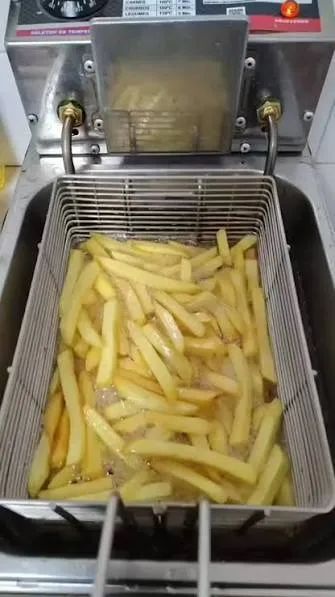 FRITADEIRA, GARÇONS BARMAN  >71) 9_9_2_3_2-5_3_0_1