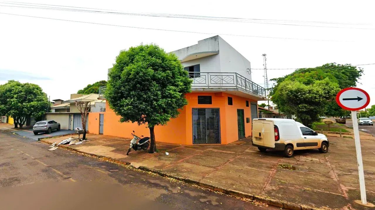Prédio em terreno de Esquina - Dourados, MS